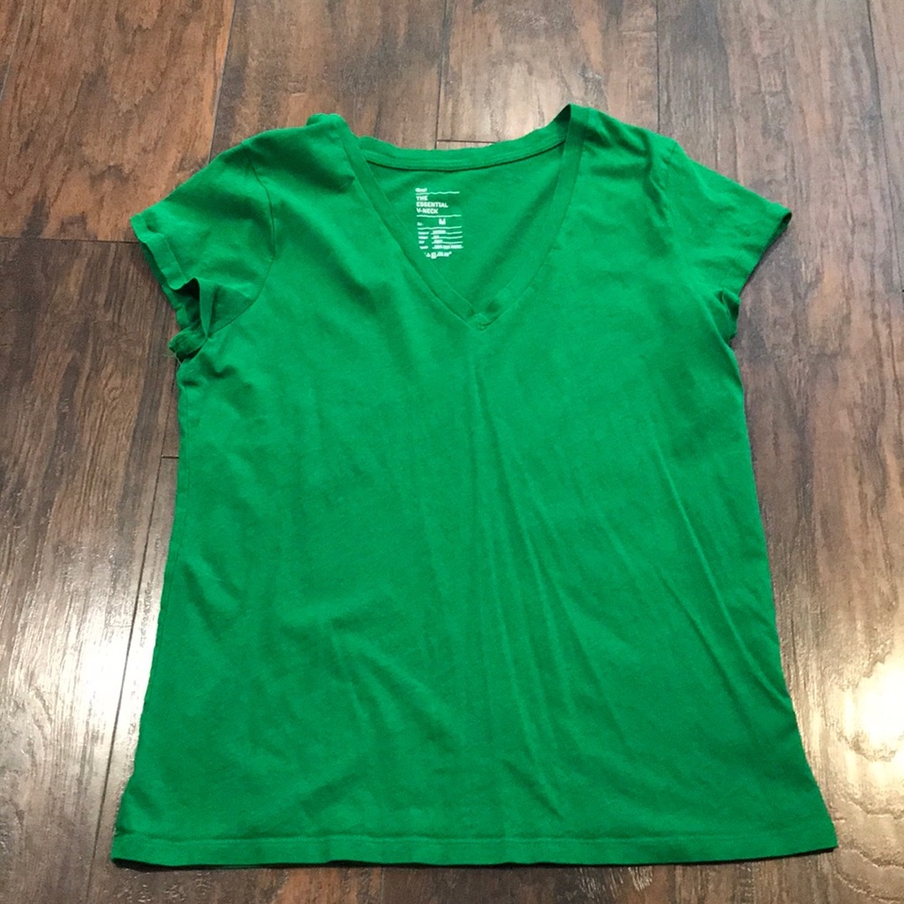Size M gap green vneck